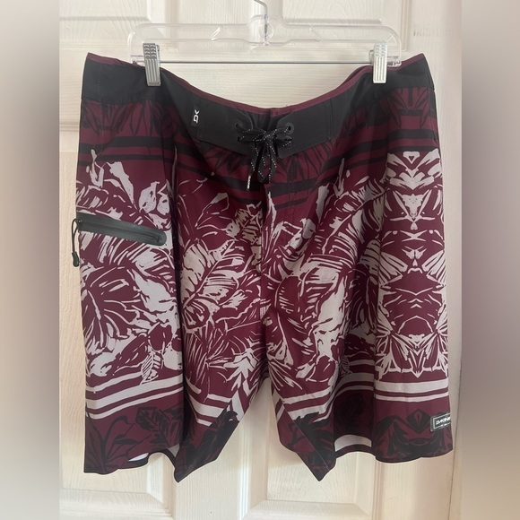 Dakine Other - Dakine Lawai 20" Length Boardshorts Men’s 40 Swim Floral Maroon